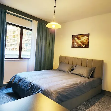 Center Apartment, 30m From Center. Lägenhet Tirana